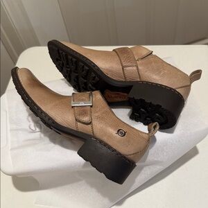 Born Tan Leather Low AnkleBoot top Buckle low heel Pointed Toe Vintage Earthy 8